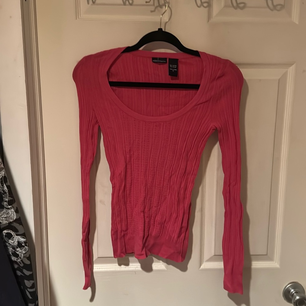 Long sleeve light weight sweater top
